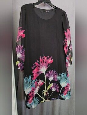 Black Long-Sleeve Floral Shift Dress in Pink & Teal